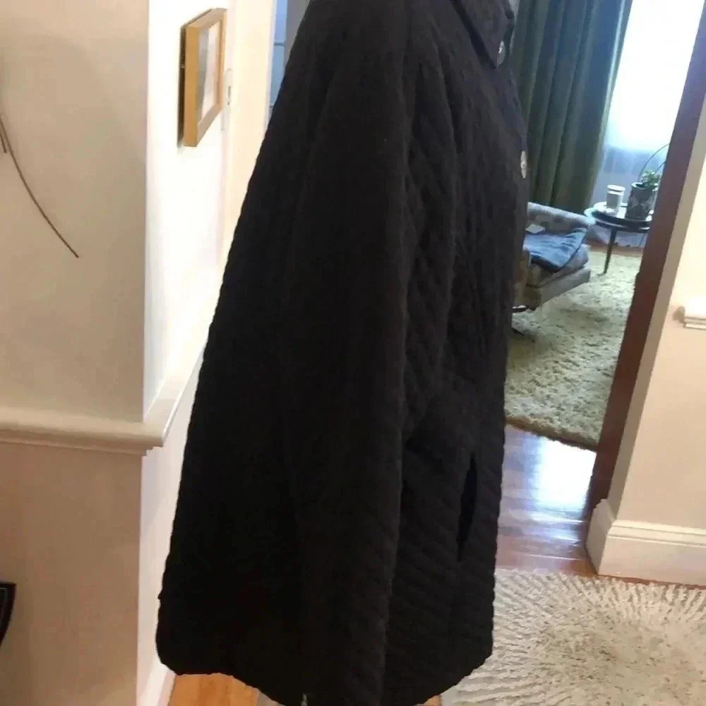 Willow Lane lined coat.  Button close.  Two open side pockets - Picture 5 of 10